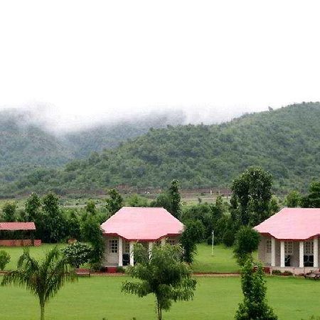Tiger Den Resort Khilchīpur 外观 照片